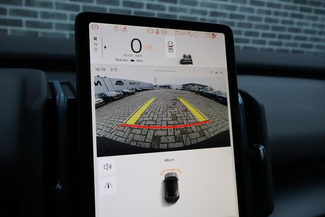 Volvo EX30 Single Motor Ext Range Plus black ED | 20" Lm Velgen | Stoel+Stuurwiel verwarming | Electr.Bed.Stoelen |