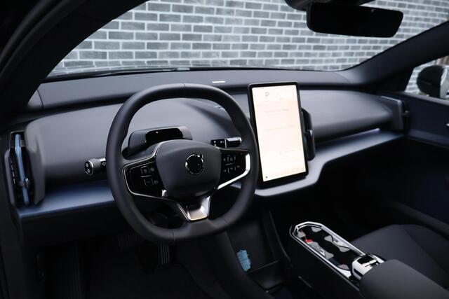 Volvo EX30 Single Motor Ext Range Plus black ED | 20" Lm Velgen | Stoel+Stuurwiel verwarming | Electr.Bed.Stoelen |