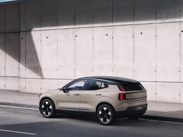 Volvo EX30 P3 Long Range Plus Europa 69 kWh | Parkeercamera | Harman Kardon | Stoel- en Stuurverwarming | Elektrische stoelen