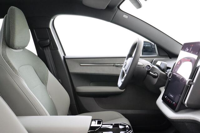 Volvo EX30 CROSS COUNTRY TWIN MOTOR PERFORMANCE ULTRA 69 kWh *DEMO VOORDEEL!* -PANO.DAK|HARMAN/KARDON|PRIVACY.GLAS|360°CAM|POWER-SEATS|AUT.PARKEREN|PINE