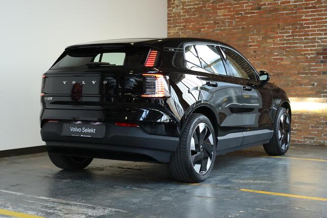 Volvo EX30 Single Motor Extended Range Plus 69 kWh | Semi Electrische Wegklapbare Trekhaak | Adaptieve cruise control | Warmtepomp | Apple carplay/Android auto | Elektrische achterklep | Keyless | 19 inch Lichtmetalen velgen | Stoelverwarming |