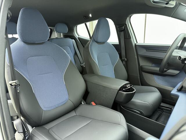 Volvo EX30 Single Motor Core / Stoel + Stuurw. Verwarming / Adapt. Cruise / BLIS / 18'' / Crystal White / PDC + Camera /