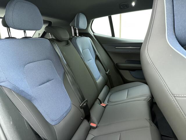 Volvo EX30 Single Motor Core / Stoel + Stuurw. Verwarming / Adapt. Cruise / BLIS / 18'' / Crystal White / PDC + Camera /