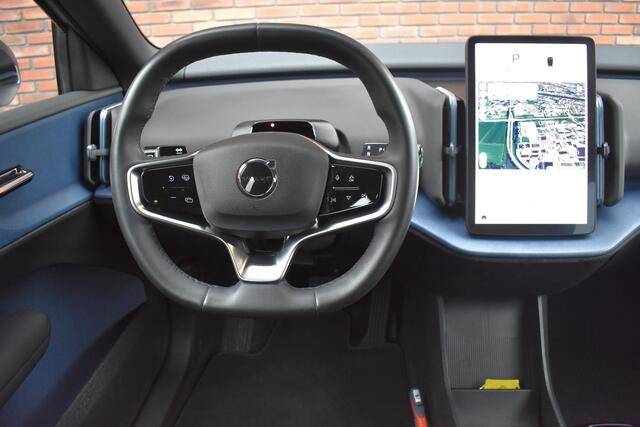 Volvo EX30 Extended Range 272PK Plus 69 kWh | Trekhaak | All-Season | Climate |