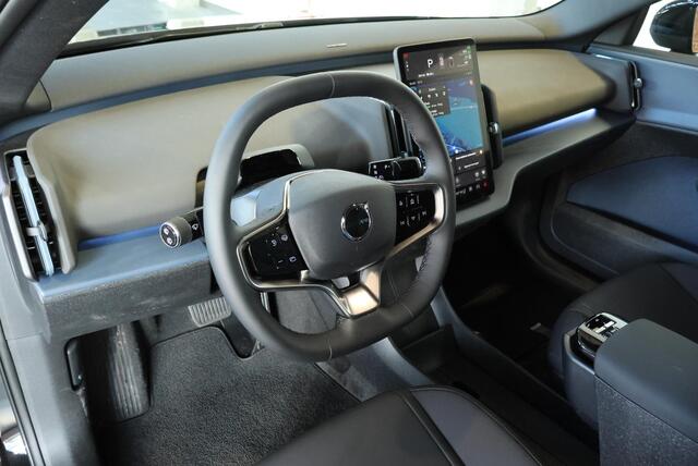 Volvo EX30 Single Motor Extended Range Europa 69 kWh | 20 inch Lichtmetalen velgen | Stoelverwarming | Electrische bedienbare voorstoelen | Google Infotainment | Privacy Glas | Parkeercamera | Parkeersensoren voor + achter | Stuurwielverwarming