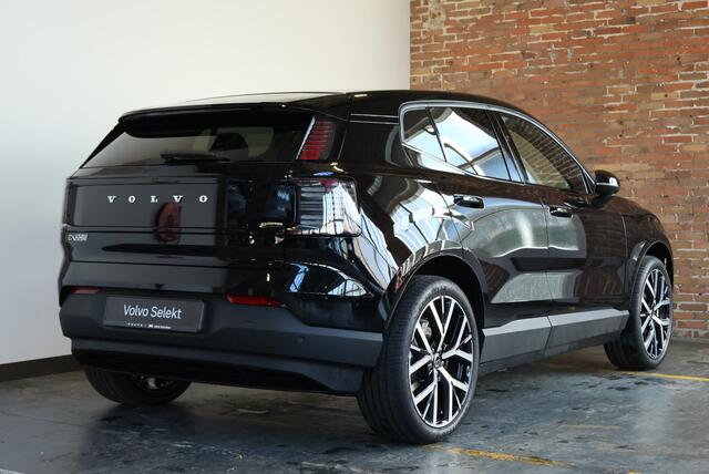 Volvo EX30 Single Motor Extended Range Europa 69 kWh | 20 inch Lichtmetalen velgen | Stoelverwarming | Electrische bedienbare voorstoelen | Google Infotainment | Privacy Glas | Parkeercamera | Parkeersensoren voor + achter | Stuurwielverwarming