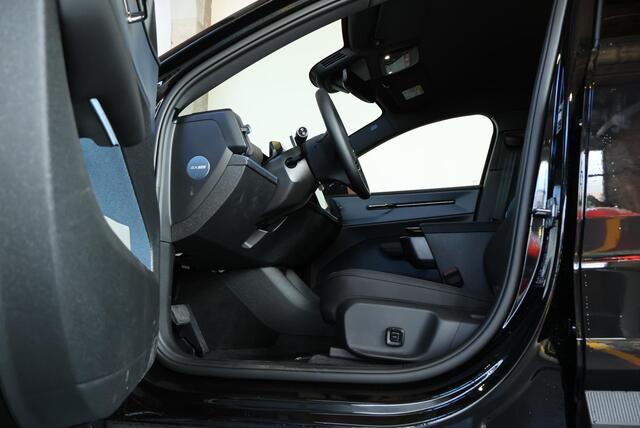 Volvo EX30 Single Motor Extended Range Europa 69 kWh | 20 inch Lichtmetalen velgen | Stoelverwarming | Electrische bedienbare voorstoelen | Google Infotainment | Privacy Glas | Parkeercamera | Parkeersensoren voor + achter | Stuurwielverwarming