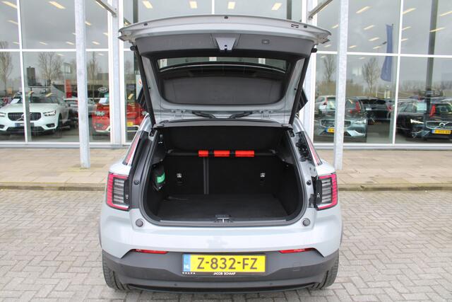 Volvo EX30 Single Motor Extended Range Ultra 69 kWh | 360 C. | Panoramadak | Adapt. Cruise | Verw. Stoel + Stuurwiel | El. Stoelen | 20" LMV | Extra getint glas |