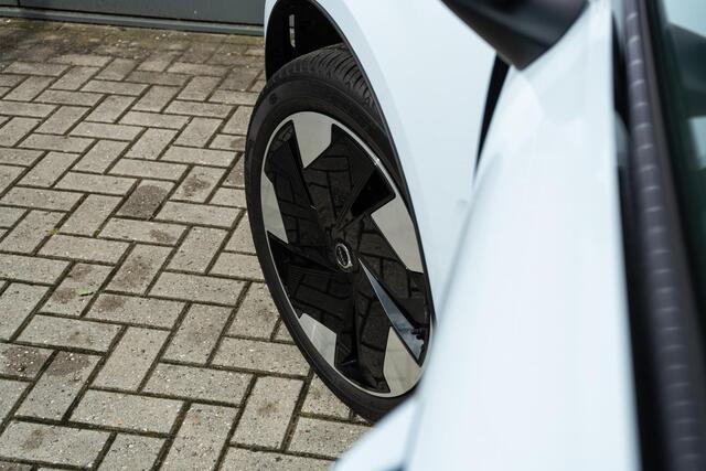 Volvo EX30 Single Motor Extended Range Ultra 69 kWh | Adaptieve Cruise Control | Panoramadak | Harman Kardon Audio | 360 Parkeercamera | Dodehoek Detectie | Warmtepomp |