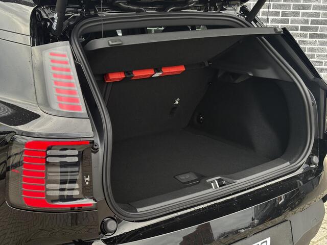 Volvo EX30 P5 Long Range Plus Black Edition Europa 69 kWh | Harman Kardon | Power Seats | Stoel en Stuurverwarming | Keyless Entry | Donker Glas |