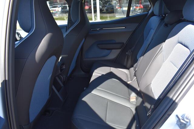 Volvo EX30 Extended Range Plus 69 kWh | Blis | Camera Achter | Elektr. Achterklep | 19'' | PDC V+A