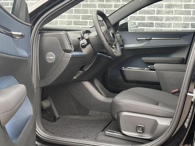 Volvo EX30 P5 Long Range Plus Black Edition Europa 69 kWh | Google | Long Range | Adaptieve Cruise Control | Harman Kardon Audio | Stoel-/Stuurverwarming | Keyless | Elek. Stoelen | Getint Glas | Elek. Achterklep | 20" LM
