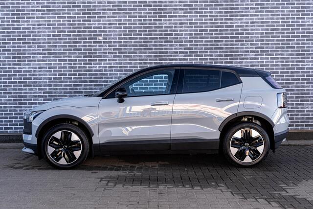 Volvo EX30 Cross Country Twin Motor Performance Ultra 69 kWh AWD | Google | Adaptieve Cruise Control | Harman Kardon Audio | 360 Camera | Panoramadak | Elektrische stoelen | Keyless | Extra Getint Glas achter | Dodehoekdetectie | Elek. Achterklep | 19" LM