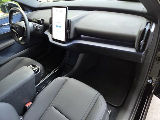 Volvo EX30 Single Motor Extended Range Plus 69 kWh | Stoel en Stuurverwarming | Adaptieve Cruise Control | BLIS | DAB+ | Keyless Entry | Parkeercamera |
