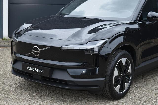 Volvo EX30 P3 Plus Europa 51 kWh | Harman Kardon Soundbar | Elektrische verstelbare voorstoelen | Stoel en Stuurwielverwarming | Google Navigatie | Parkeersensoren voor en achter | Parkeercamera | Keyless |