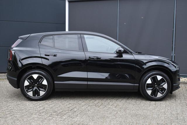 Volvo EX30 P3 Plus Europa 51 kWh | Harman Kardon Soundbar | Elektrische verstelbare voorstoelen | Stoel en Stuurwielverwarming | Google Navigatie | Parkeersensoren voor en achter | Parkeercamera | Keyless |