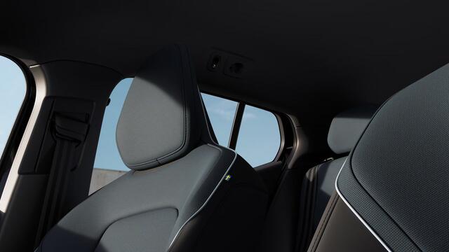 Volvo EX30 P5 Long Range Plus Black Edition Europa 69 kWh | Stoelverwarming | Keyless Entry | Adaptive Cruise Control | Elektr. verstelbare voorstoelen |
