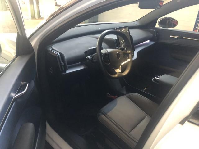 Volvo EX30 Single Motor Extended Range Plus 69 kWh | Stoel en Stuurverwarming | Keyless Entry | Zwart Dak | Adaptieve Cruise Control | Blis |
