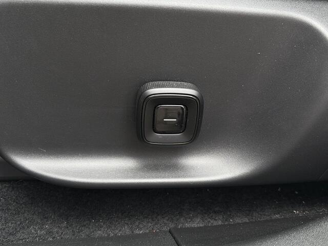 Volvo EX30 Single Motor Plus 51 kWh | Trekhaak | Elektrisch Verstelbare Voorstoelen | Harman Kardon Audio | Stoelverwarming | Achteruitrijcamera | Google Maps Navigatie | Apple Carplay | Android Auto | Elektrische Achterklep