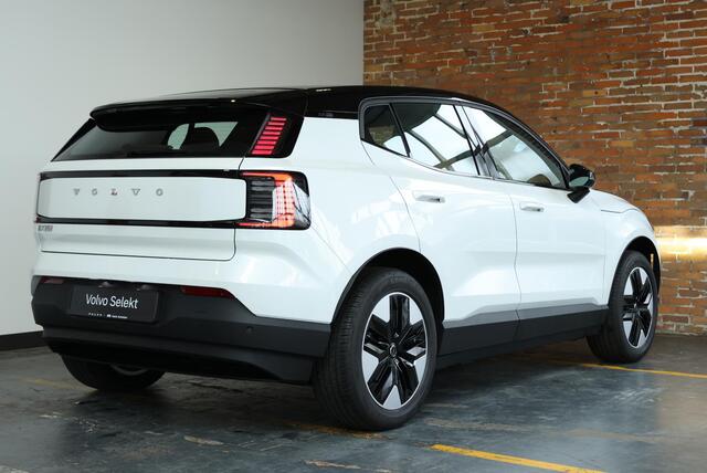 Volvo EX30 Single Motor 50kWh Plus | Stoel- en stuurwiel verwarming | Premium audio by Harman Kardon | Achteruitrijcamera | Apple Carplay/Android auto | Elektrisch bedienbare achterklep | DAB radio | 18 inch lichtmetalen velgen