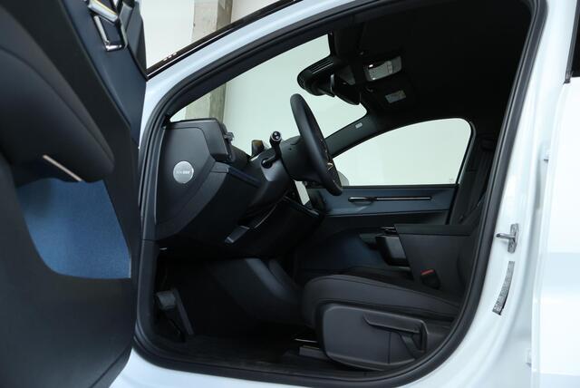 Volvo EX30 Single Motor 50kWh Plus | Stoel- en stuurwiel verwarming | Premium audio by Harman Kardon | Achteruitrijcamera | Apple Carplay/Android auto | Elektrisch bedienbare achterklep | DAB radio | 18 inch lichtmetalen velgen
