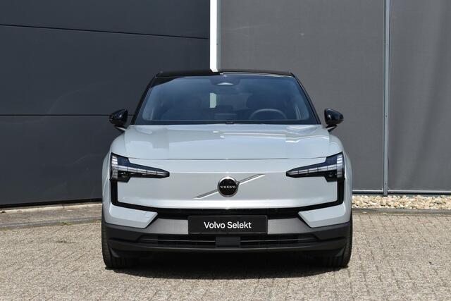 Volvo EX30 Single Motor Ext Range Plus Black Ed Europa 69 kWh | Long Range | Harman Kardon Soundbar | Parkeercamera | Stoel-/Stuurwielverwarming | Elektrisch verstelbare voorstoelen | Keyless | Adaptieve Cruise Control | Google Navigatie | Zwart Dak | Getint Glas a