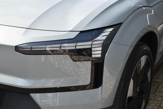 Volvo EX30 Single Motor Ext Range Plus Black Ed Europa 69 kWh | Long Range | Harman Kardon Soundbar | Parkeercamera | Stoel-/Stuurwielverwarming | Elektrisch verstelbare voorstoelen | Keyless | Adaptieve Cruise Control | Google Navigatie | Zwart Dak | Getint Glas a