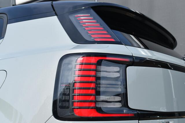 Volvo EX30 Single Motor Ext Range Plus Black Ed Europa 69 kWh | Long Range | Harman Kardon Soundbar | Parkeercamera | Stoel-/Stuurwielverwarming | Elektrisch verstelbare voorstoelen | Keyless | Adaptieve Cruise Control | Google Navigatie | Zwart Dak | Getint Glas a