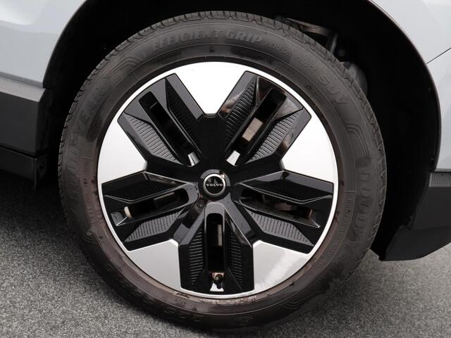 Volvo EX30 Single Motor Plus Automaat / Verwarmde voorstoelen / Verwarmd stuurwiel / Glossy zwart dak / Google Maps Navi