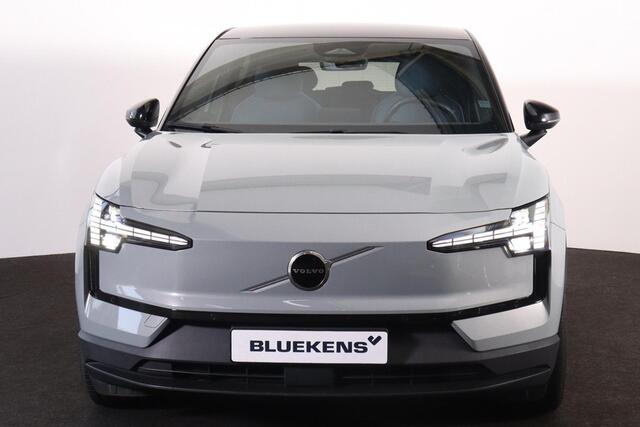Volvo EX30 Extended Range Plus 69 kWh - Adaptive Cruise Control - Parkeercamera achter - Verwarmde voorstoelen & stuur - Parkeersensoren voor & achter - Navigatie - Extra getint glas - 19' LMV