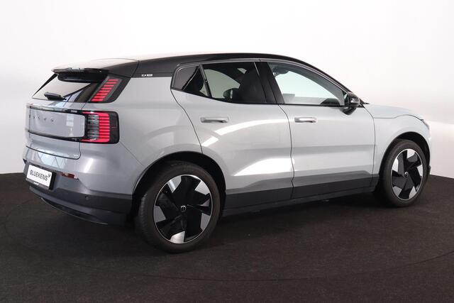Volvo EX30 Extended Range Plus 69 kWh - Adaptive Cruise Control - Parkeercamera achter - Verwarmde voorstoelen & stuur - Parkeersensoren voor & achter - Navigatie - Extra getint glas - 19' LMV