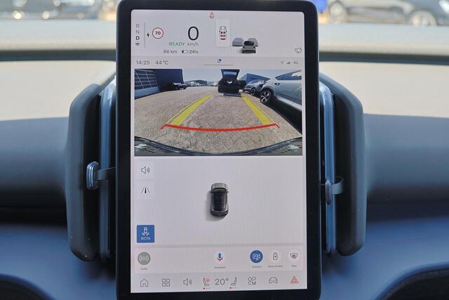 Volvo EX30 Extended Range Plus 69 kWh - Adaptive Cruise Control - Parkeercamera achter - Verwarmde voorstoelen & stuur - Parkeersensoren voor & achter - Navigatie - Extra getint glas - 19' LMV