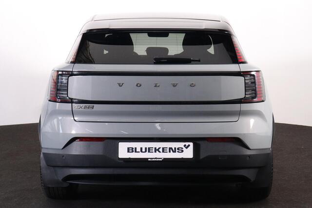 Volvo EX30 Extended Range Plus 69 kWh - Adaptive Cruise Control - Harman/Kardon audio - Parkeercamera achter - Verwarmde voorstoelen & stuur - Parkeersensoren voor & achter - Draadloze tel. lader - Extra getint glas - 19' LMV