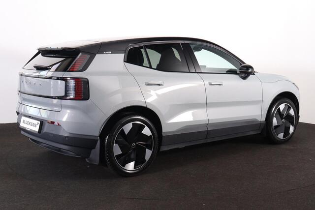 Volvo EX30 Extended Range Plus 69 kWh - Adaptive Cruise Control - Harman/Kardon audio - Parkeercamera achter - Verwarmde voorstoelen & stuur - Parkeersensoren voor & achter - Draadloze tel. lader - Extra getint glas - 19' LMV