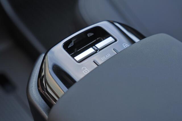 Volvo EX30 Extended Range Plus 69 kWh - Adaptive Cruise Control - Harman/Kardon audio - Parkeercamera achter - Verwarmde voorstoelen & stuur - Parkeersensoren voor & achter - Draadloze tel. lader - Extra getint glas - 19' LMV