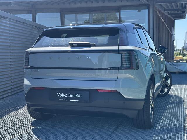 Volvo EX30 Single Motor Plus 51 kWh Automaat, Zwart dak, Stoel- en stuurwielverwarming, Warmtepomp, Metallic lak, Harman Kardon audio, Climate control, Driver assist, Pilot assist, BLIS