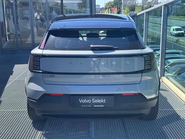 Volvo EX30 Single Motor Plus 51 kWh Automaat, Zwart dak, Stoel- en stuurwielverwarming, Warmtepomp, Metallic lak, Harman Kardon audio, Climate control, Driver assist, Pilot assist, BLIS