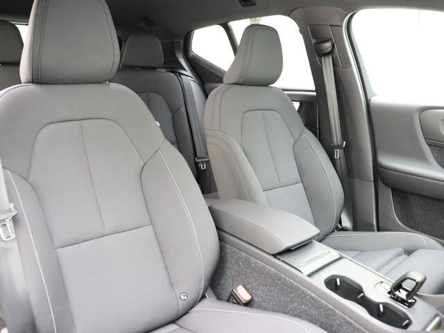 Volvo EX40 Extended Range Plus / NIEUW / DIRECT LEVERBAAR / Climate / 19'' / Donker glas / Sage Green /