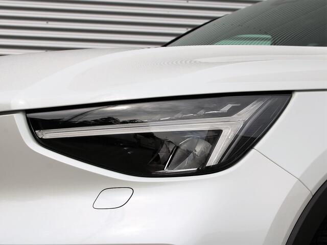 Volvo EX40 Single Motor Extended Range Ultra Automaat / Panoramadak / 20" velgen / 360* camera / Harman Kardon / Privacy Glass