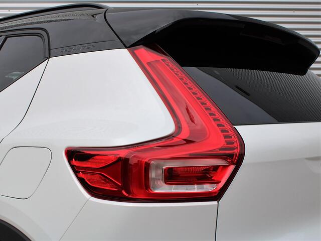 Volvo EX40 Single Motor Extended Range Ultra Automaat / Panoramadak / 20" velgen / 360* camera / Harman Kardon / Privacy Glass