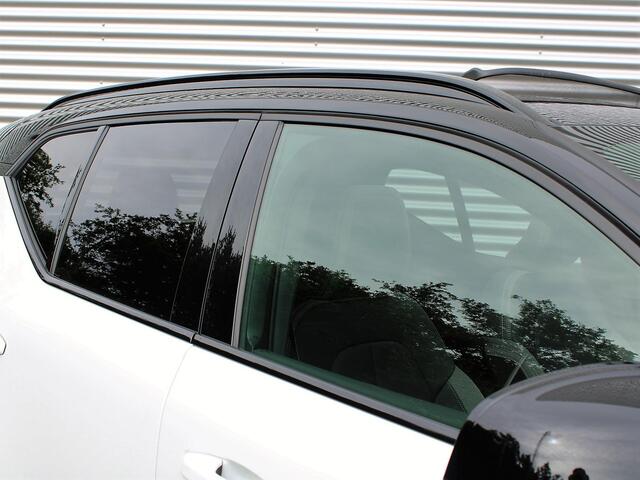 Volvo EX40 Single Motor Extended Range Ultra Automaat / Panoramadak / 20" velgen / 360* camera / Harman Kardon / Privacy Glass
