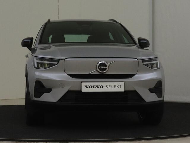 Volvo EX40 Single Motor Extended Range Plus 82 kWh | Trekhaak | ACC | Blis | Stoelverwarming | Camera | All seasons | 19"LMV | Warmtepomp