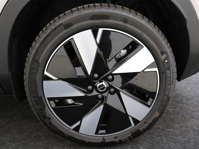 Volvo EX40 Single Motor Extended Range Plus 82 kWh | Trekhaak | ACC | Blis | Stoelverwarming | Camera | All seasons | 19"LMV | Warmtepomp