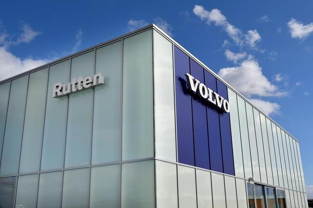 Volvo EX40 252PK Single Motor Extended Range Business Edition / Navigatie / Camera / Stuur-Stoelverwarming / Adaptieve Cruisecontrol / Harman Kardon / LM Velgen /