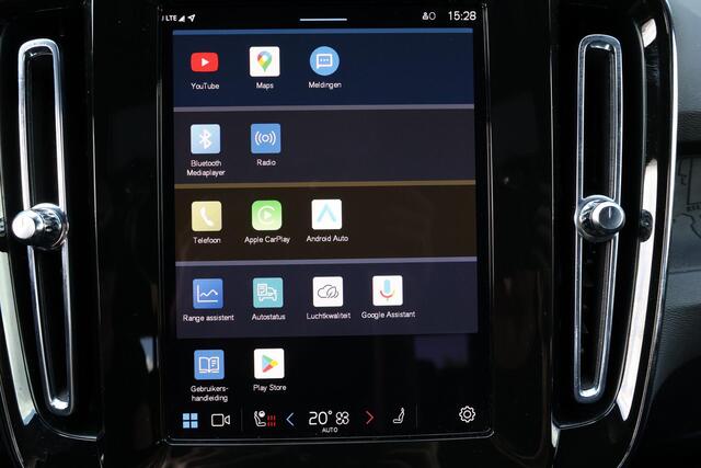 Volvo EX40 Plus Black Edition 70 kWh - IntelliSafe Assist & Surround - 360º Camera - Harman/Kardon audio - Verwarmde voorstoelen & stuur - Parkeersensoren voor & achter - Draadloze tel. lader - Warmtepomp - Extra getint glas - 20' LMV