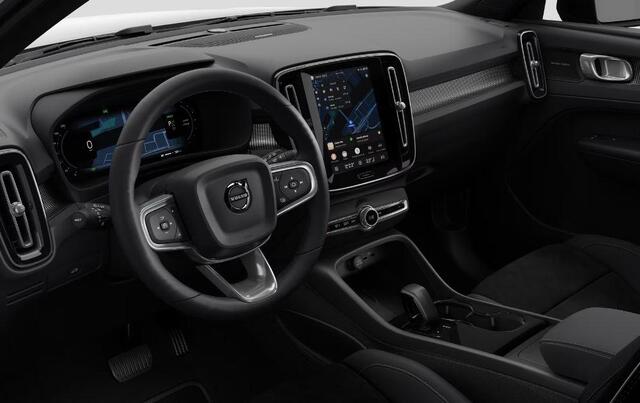 Volvo EX40 Single Motor Extended Range Plus Black Edition / Lounge Pakket / Panoramadak / Extra getint glas / Dak in Black stone / 20'' velgen