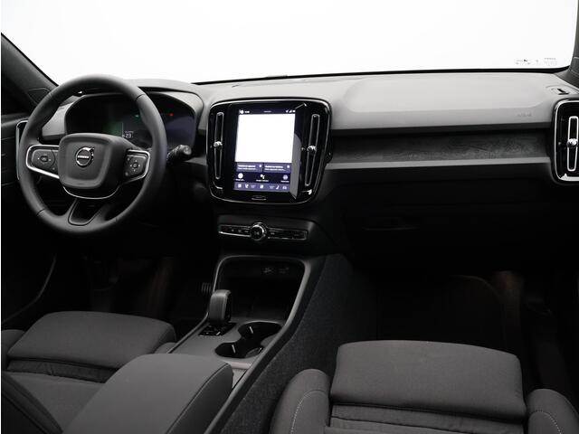 Volvo EX40 Single Motor Extended Range Plus 82 kWh / Stoel en stuurverwarming / Parkeercamera achter / BLIS / Pilot Assist / All Season banden / Extra getint glas achter /