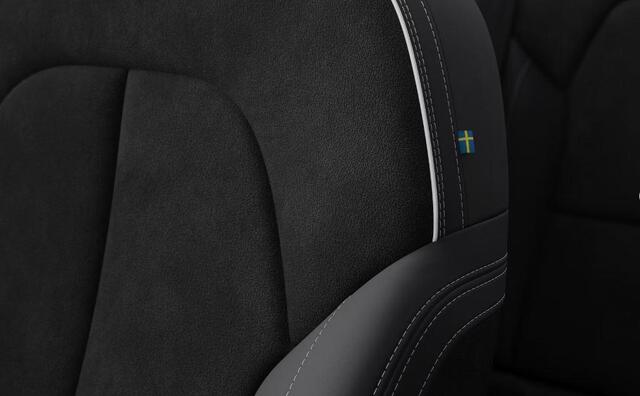 Volvo EX40 Single Motor Extended Range Plus 82 kWh / Panoramadak / Harman Kardon / 360 camera / Microtech/Nubuck / 20'' 5-Spaaks Black Diamond Cut