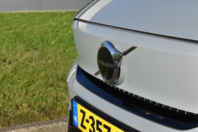 Volvo EX40 Twin Motor Performance 442 PK Plus 82 kWh Trekhaak | ACC | Blis | Stoel &Stuur verwarming | Elektr. stoel | Camera | Leder |