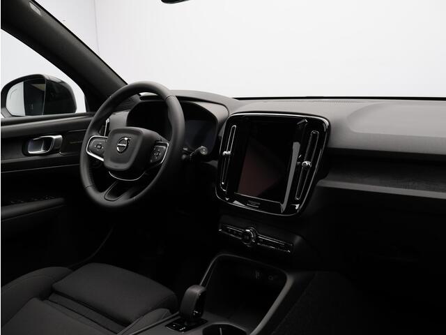 Volvo EX40 Single Motor Extended Range Plus 82 kWh / Harman Kardon / Stoel+Stuurverwarming / Adaptive Cruise / BLIS / Keyless /